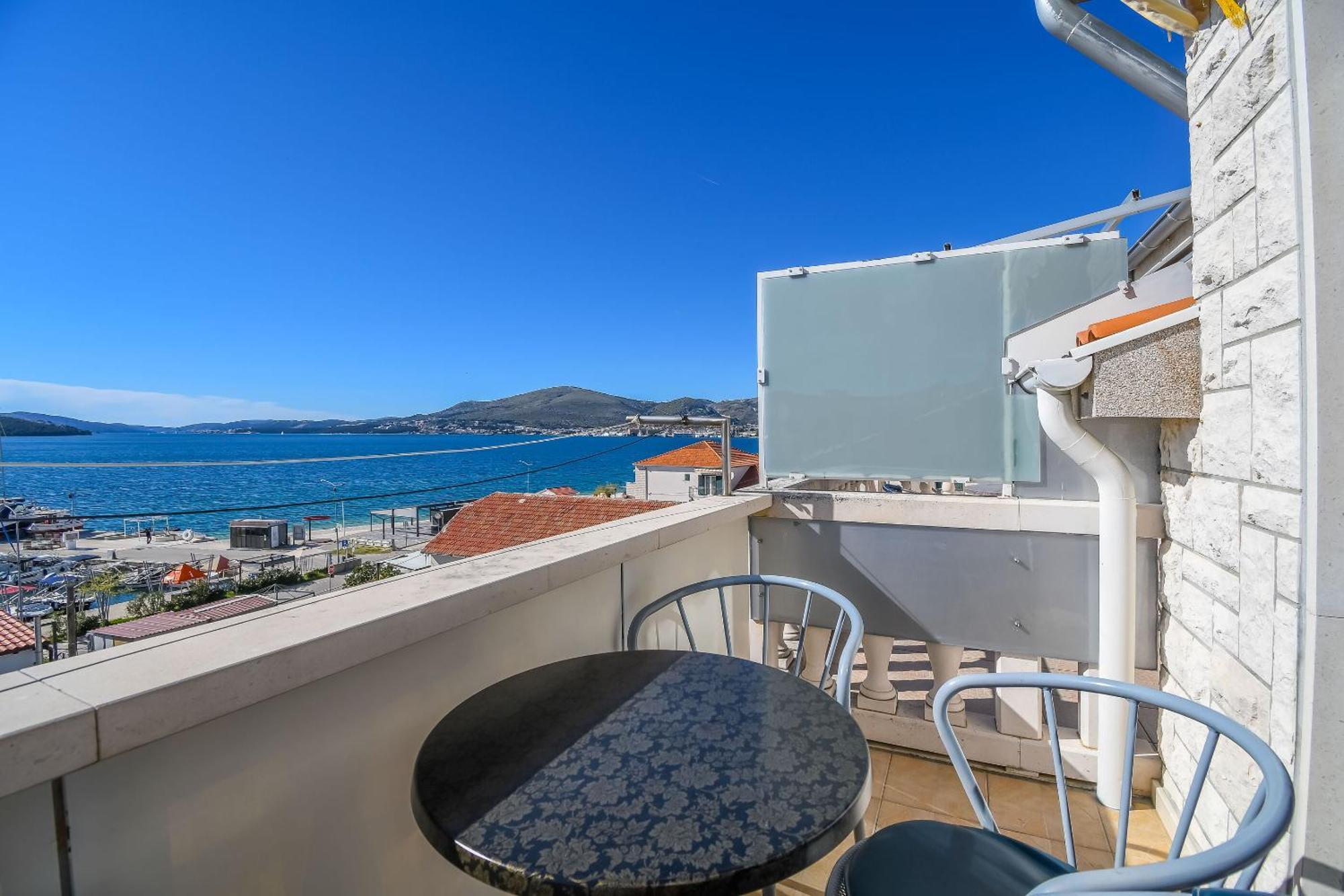 Apartments Anna Trogir Eksteriør bilde