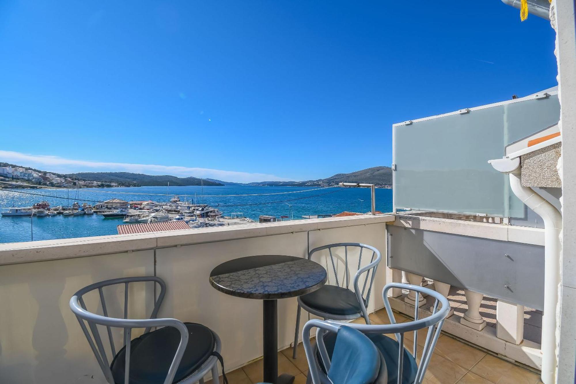 Apartments Anna Trogir Eksteriør bilde